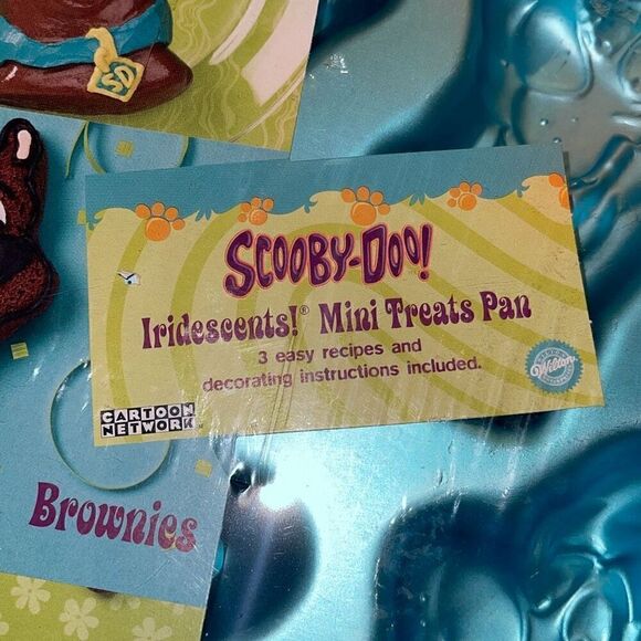 Wilton Cartoon Network Scooby-Doo Mini Treats Pan Baking and Candy Cake Molds Je - Picture 2 of 9